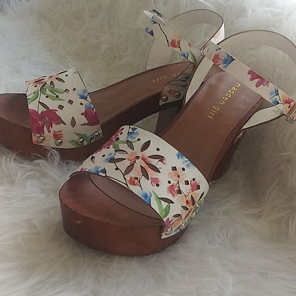 🎉🎉Wedge heels🎉🎉 - Picture 1 of 7